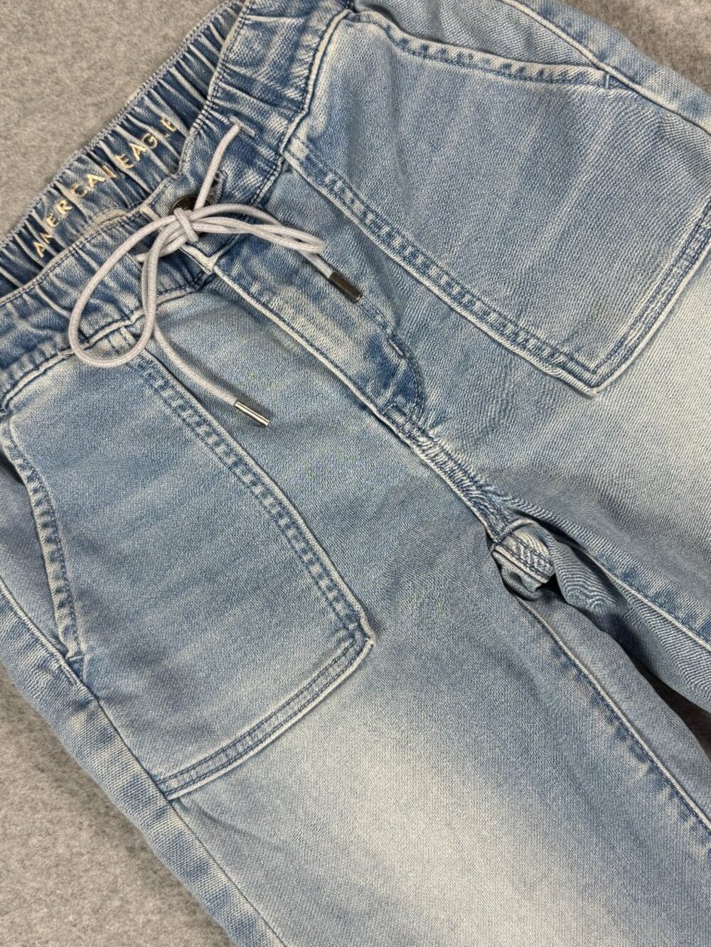 American Eagle Soft Knit Jogger Jeans Light Wash Size 0